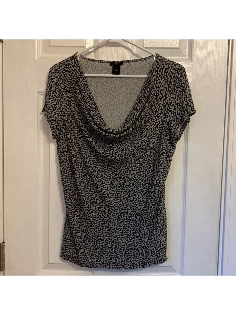 Ann Taylor Petite Rectangle Pattern T-Shirt Scoop Neck LP
